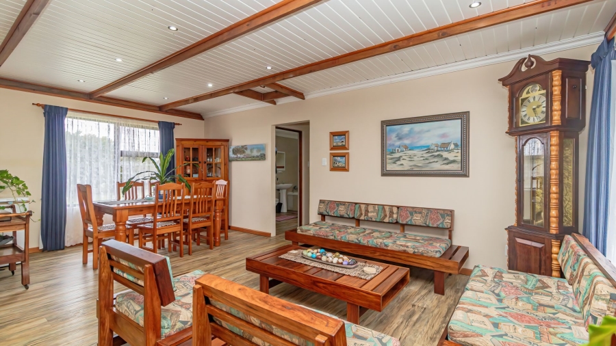 6 Bedroom Property for Sale in Aalwyndal Western Cape